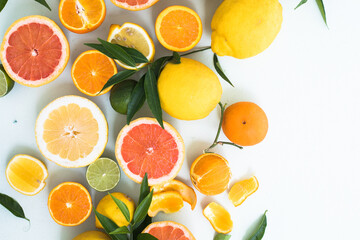 Fototapeta na wymiar Fresh slices of different types of citrus: Orange, lime,lemon Grapefruit