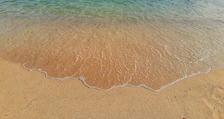 Fototapeta na wymiar waves on the sand