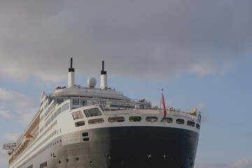 Ozeanliner im Hamburger Hafen - Ocean liner cruiseship cruise ship in Port of Hamburg