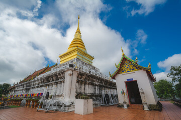 Fototapeta premium The golden stupa at Wat Phra That Chang Kham Worawihan, or Phrathat Chang Kham Worawihan temple, is the one attraction and is famous in Nan province, Thailand.