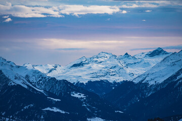 Fototapeta na wymiar Mountain Ridge on a cold morning in the swiss alps.