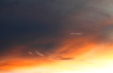 Naklejka na ściany i meble beautiful sunset in the sky .