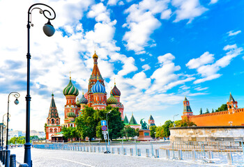 Obraz premium The Cathedral of Vasily the Blessed (Saint Basil's Cathedral) on Red square in summer morning. Moscow. Russia