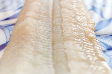 日本の骨切りした鱧の切り身