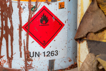 UN1263 - Flammable Liquid Placards - UN1263 Hazard Class 3