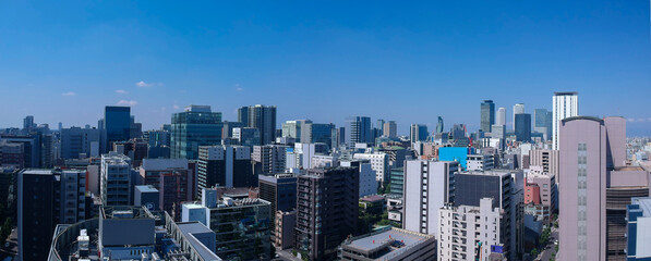 ドローンで空撮した夏の名古屋の高層ビルの風景