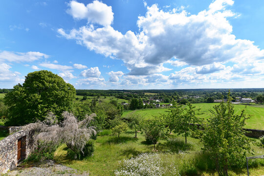 รูปภาพSainteSuzanne เลือกดูภาพถ่ายสต็อก เวกเตอร์ และวิดีโอ181