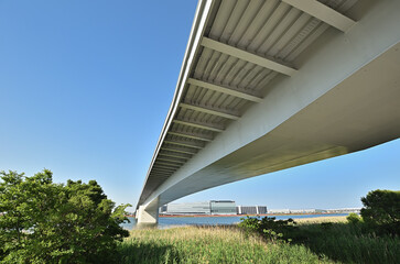 多摩川スカイブリッジと快晴の空