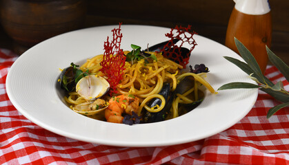 spaghetti with seafood
