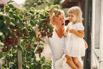 Obraz premium Grandmother and granddaughter enjoyed in the garden
