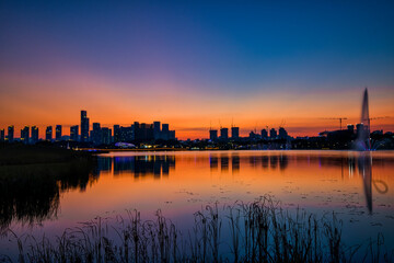 Fototapeta premium Scenic view of Sejong Lake Park during sunset