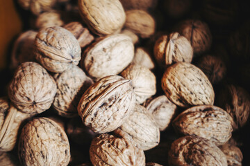 Groupe de noix fraiches dans la coquille