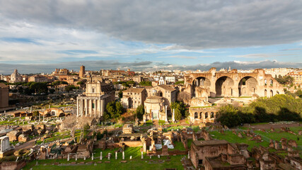 Fototapeta na wymiar Beautiful aerial view of Rome in overcast weather, Europe