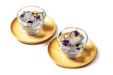 冷たい青いゼリー　Cold and transparent sweets 