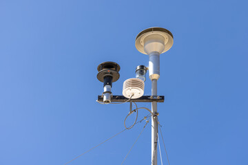 Local weather station for the measurement of temperature, ambient relative humidity rain...