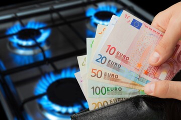 The banknotes with burning gas burner. The concept is to increase the cost of supply. The energy...