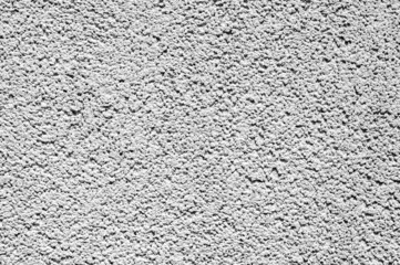 Weißer Putz an der Hauswand eines Wohnhauses im Detail