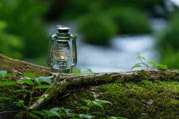 渓流とオイルランタン