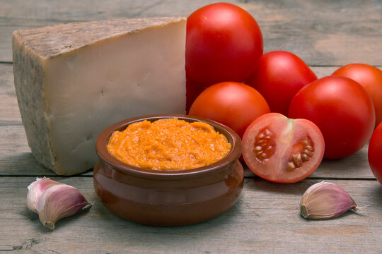 Almogrote gomero y tomates