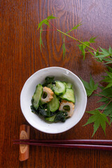 キュウリと竹輪とワカメの酢の物