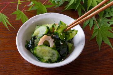 キュウリと竹輪とワカメの酢の物