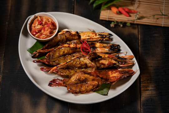 The most amazing Grilled Shrimp (Prawns)is CRISPY on the outside, juicy on the inside, and doused with Mango Sauce. 