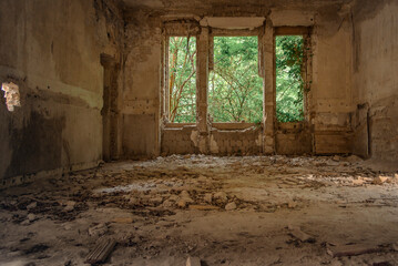 Fototapeta na wymiar Interior of a beautiful and mysterious abandoned building
