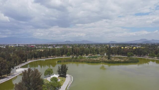 Lago en San Juan de Arag&oacute;n, ciudad de M&eacute;xico