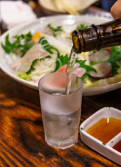 グラスに注がれた美味しそうな日本酒