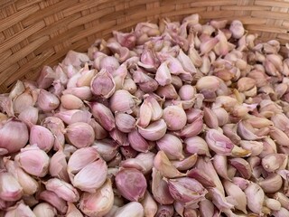 garlic herbs on bamboo basket