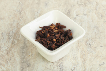 Dry Clove aroma in the bowl