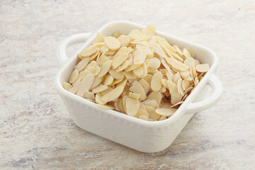 Almond nut slices for culinary