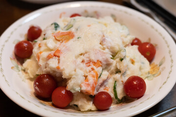 とても美味しい日本の一般家庭のサラダ