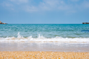 糸島市の美しいビーチ、芥屋の海水浴場