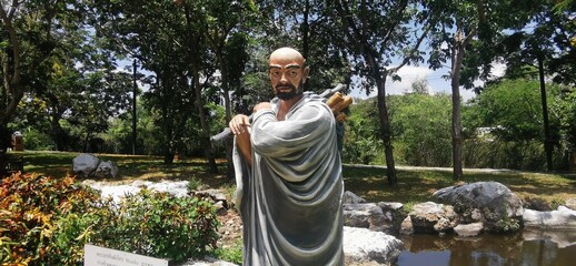 statue 2011