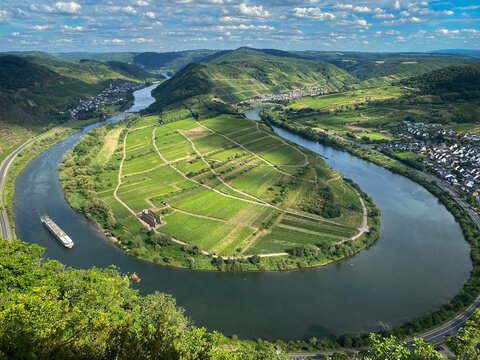Scenic view from Calmont hiking trail to Moselle loop (germ. Moselschleife), Germany