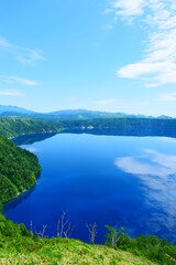 Fototapeta na wymiar 阿寒摩周国立公園。神秘の湖、摩周湖。弟子屈、北海道、日本。6月下旬。