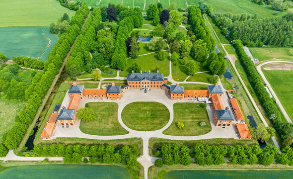 Overview of Castle Bothmer (Germany) and surrounding parc from southeast