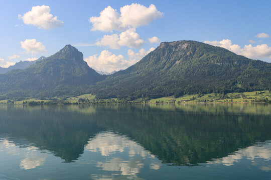 Morgenstimmung am Wolfgangsee; Blick von St. Wolfgang auf Sparber und Bleckwand