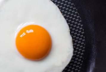 The split egg is placed on the pan. This can be used as a business card background and can be used as an advertising image.