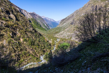 Paysage depuis le chemin de randonnée vers le Refuge de Chabournéou dans la Vallée du Valgaudemar