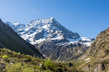 Fototapeta premium Sommet du Sirac sur le chemin de randomnée menant au Lac de Vallonpierre