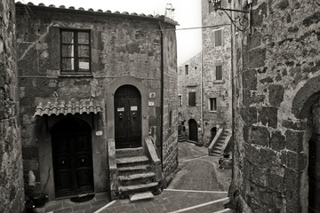 Italia i bianco e nero, borghi medievali e vicoli