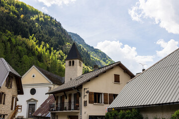 Fototapeta na wymiar Village de La Chapelle-en-Valgaudemar dans le Massif des Ecrins