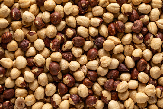 Pealed hazelnuts