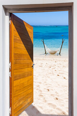 Porte ouverte sur lagon mauricien