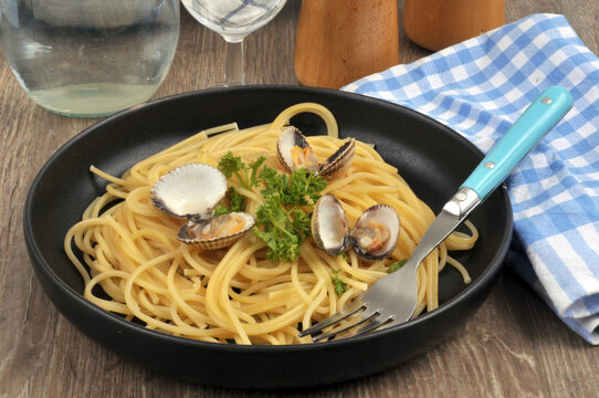 Assiette De Spaghetti" Images – Parcourir 24 le catalogue de photos,  vecteurs et vidéos | Adobe Stock