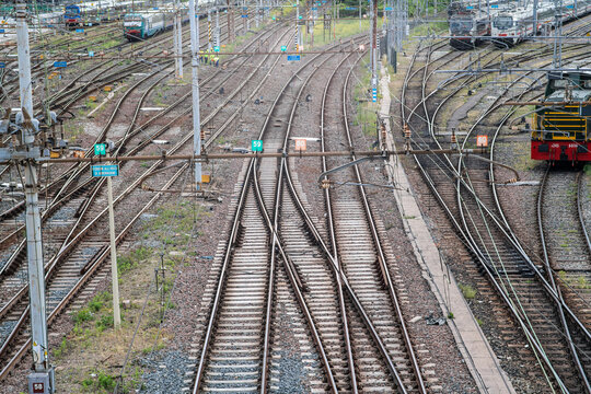 travel: the railway lines are only railways, which carry trains around the world, in some places are full of track exchanges, with an intertwining of steel and gravel.