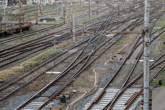 travel: the railway lines are only railways, which carry trains around the world, in some places are full of track exchanges, with an intertwining of steel and gravel.