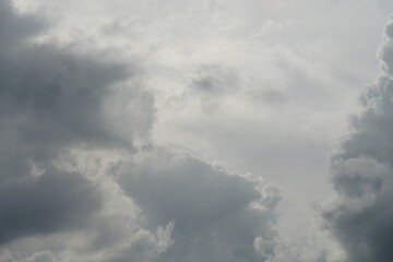 Wolken Himmel kurz vor oder nach einem Gewitter mit Regenschauer